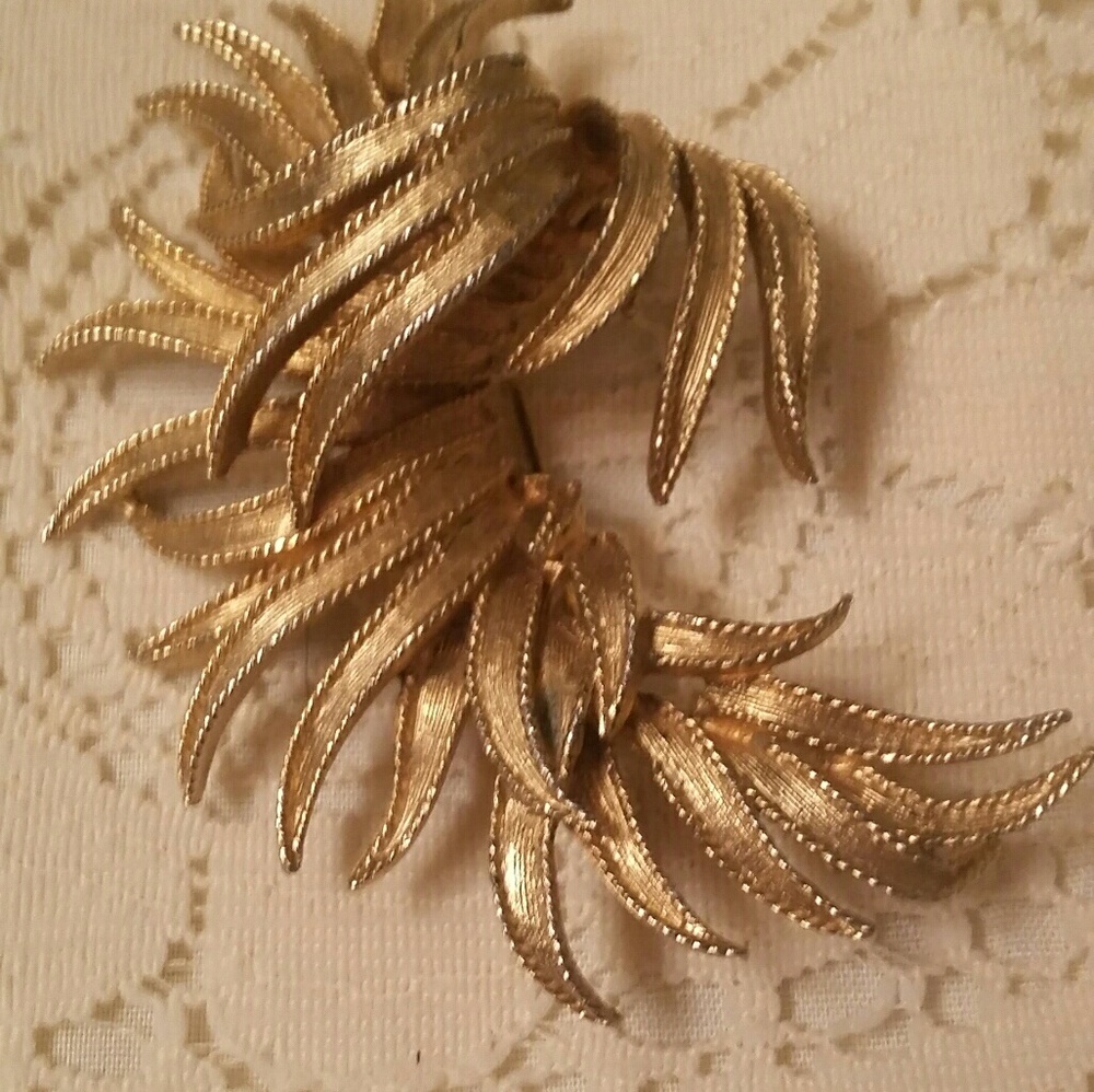Gold brooch